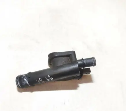 Volkswagen PASSAT B6 Engine coolant pipe/hose 038121132g