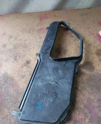 Audi Q7 4M Air filter box cover 4M181538920