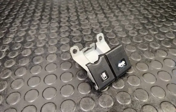 Nissan Qashqai Engine bonnet (hood) release handle