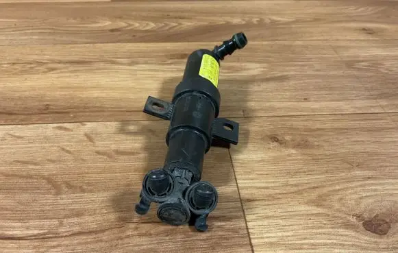 Volkswagen PASSAT B6 Headlight washer spray nozzle 1307030328 3C0955104A
