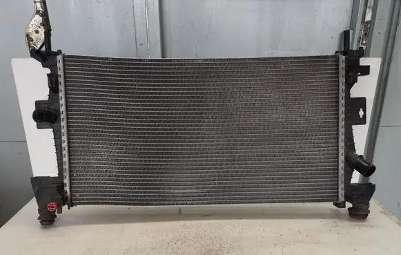 Ford Focus Coolant radiator BV618005AD