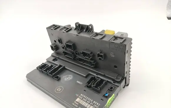 Mercedes-Benz Vito Viano W639 SAM control unit 6395450301