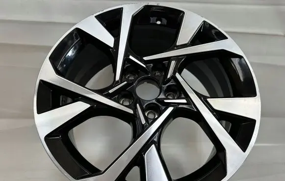 R18 alloy rim