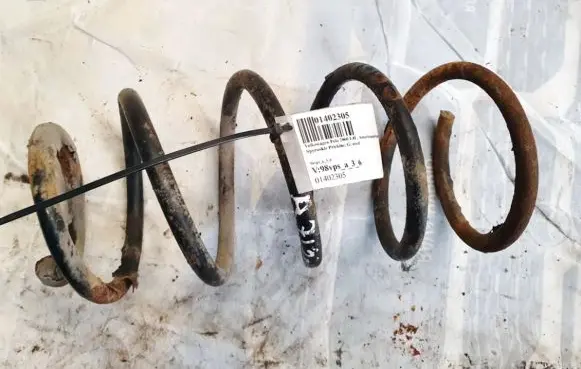 Volkswagen Polo III 6N 6N2 6NF Front coil spring
