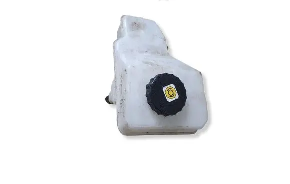 Toyota Yaris Cross Brake fluid reservoir 
