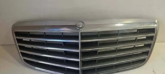 Mercedes-Benz E W211 Front bumper upper radiator grill SP5532 A2118801683