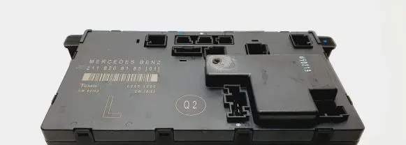 Mercedes-Benz E W211 Door control unit/module 2118208185