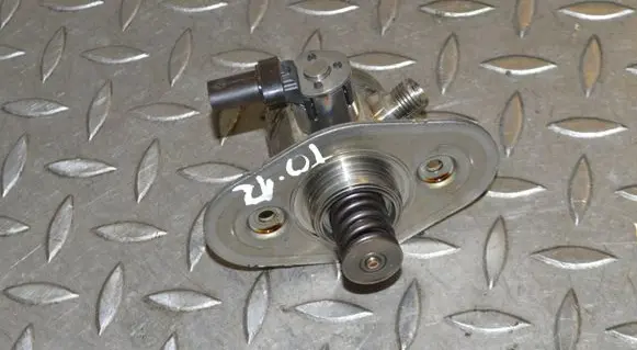 BMW 4 F36 Gran coupe Fuel injection high pressure pump 7642466