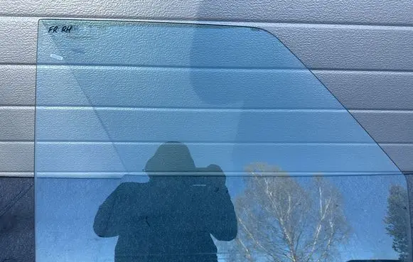 Nissan Patrol Y60 Front door window glass four-door 8030026J05