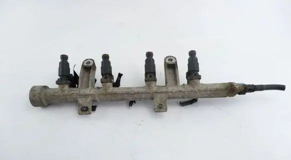 Hyundai Getz Fuel injector supply line/pipe 