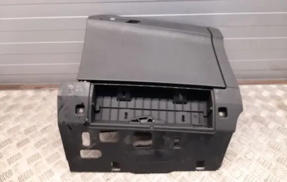Audi Q3 F3 Glove box set 83B880302