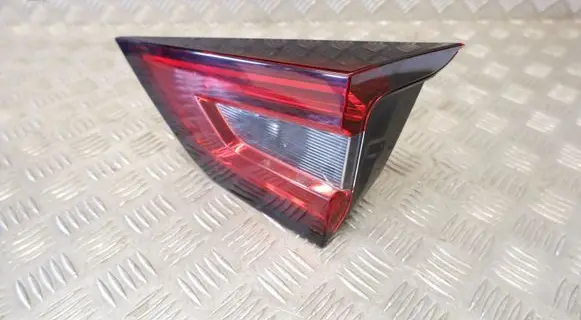 Tailgate rear/tail lights