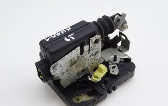 Dacia Logan I Rear door lock 8200928483