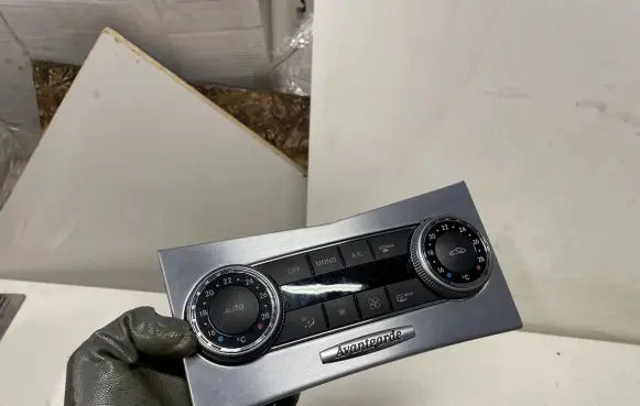 Mercedes-Benz C W204 Climate control unit 2049009104