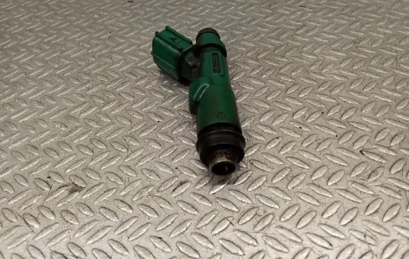 Toyota Yaris Fuel injector 2325021020