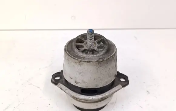 Audi Q7 4L Engine mount bracket 7L8199131A