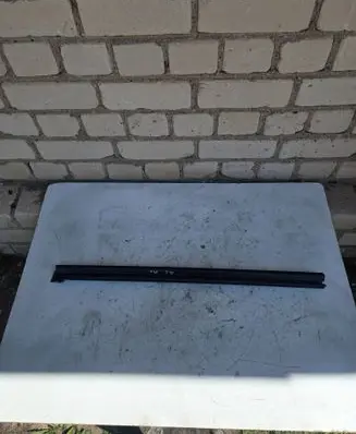 Toyota Prius (XW50) Rubber seal front door window/glass