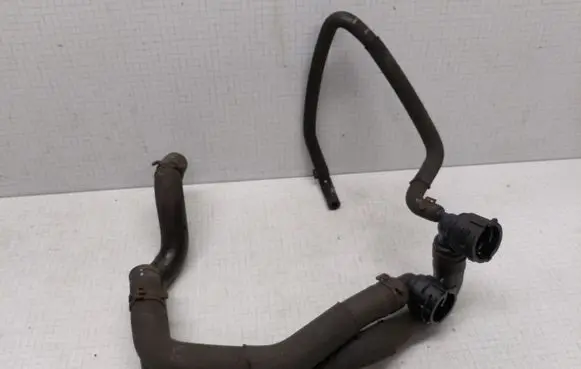 Volkswagen Touran I Engine coolant pipe/hose