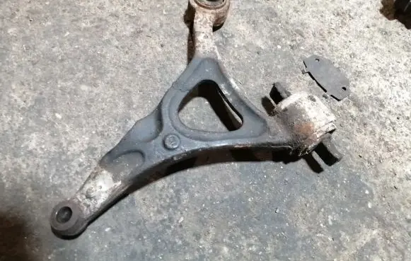 Volvo XC90 Front lower control arm/wishbone