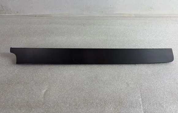 Dashboard glove box trim