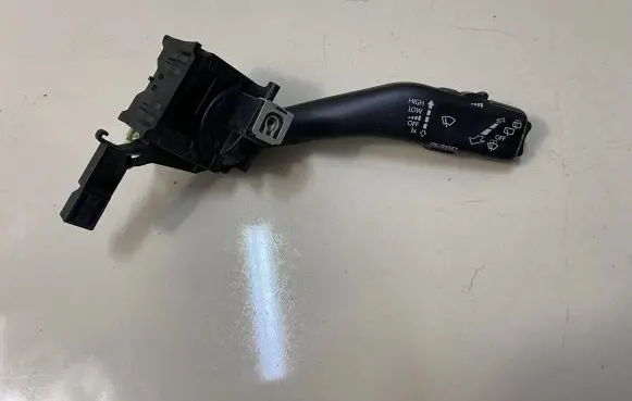 Volkswagen PASSAT B7 Wiper control stalk 1K0953519J