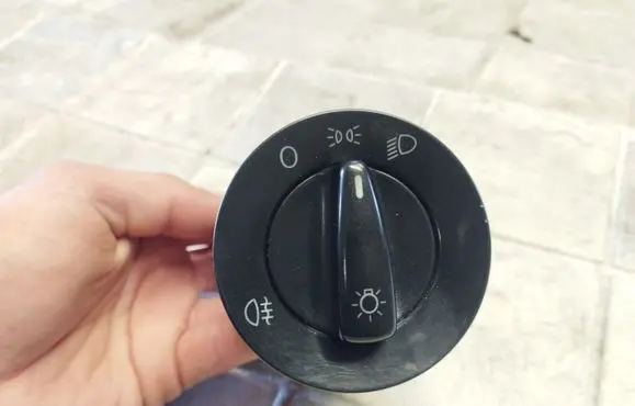 Volkswagen Golf IV Light switch 1C0941531