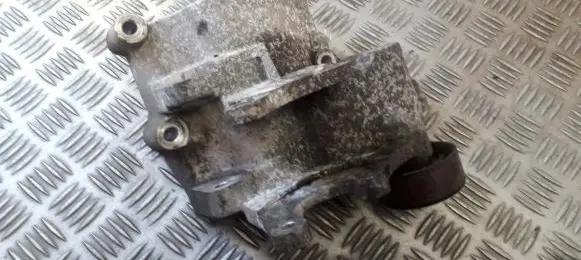 Hyundai Santa Fe Engine mounting bracket