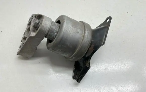 Volkswagen Transporter - Caravelle T6 Engine mount bracket 7E0199256J