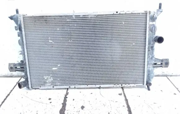 Opel Zafira A Coolant radiator