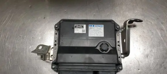 Toyota Prius+ (ZVW40) Engine control unit/module 8966147480 2755002501