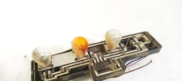 Skoda Octavia Mk1 (1U) Tail light bulb cover holder 1U9945258