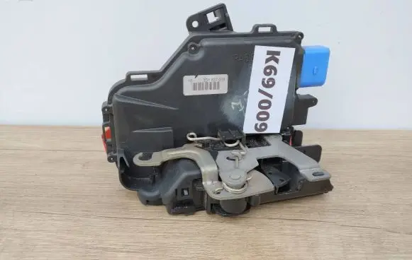 Volkswagen Phaeton Front door lock 3D1837016