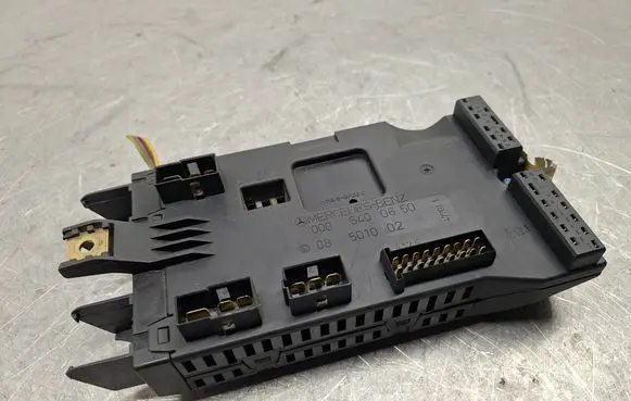 Mercedes-Benz Vito Viano W639 Fuse module 0005400650 08501002