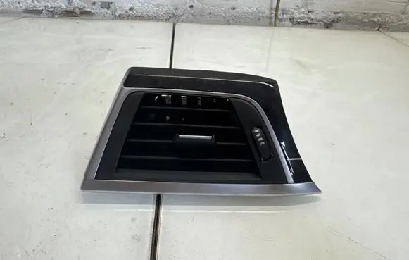 BMW 4 F32 F33 Dashboard side air vent grill/cover trim 9218549