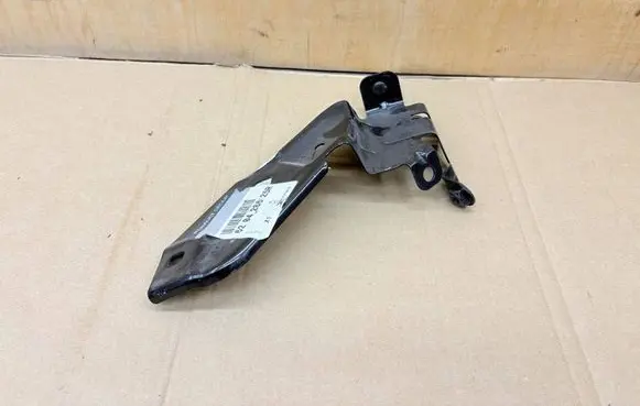 Renault Clio IV Fender mounting bracket 620428625R