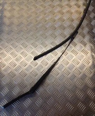 Volkswagen Golf VI Front wiper blade arm 1Q1955409