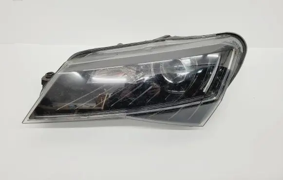 Skoda Superb B8 (3V) Headlight/headlamp 3V1941015B
