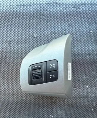 Opel Corsa D Steering wheel buttons/switches 13222332
