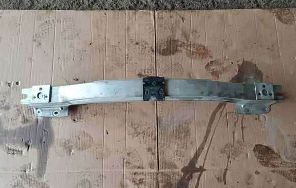 Renault Latitude (L70) Front bumper cross member