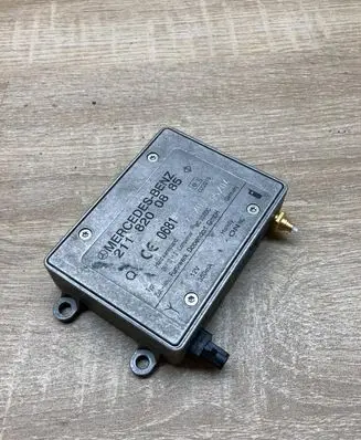 Mercedes-Benz E W211 Aerial antenna amplifier 2118200885