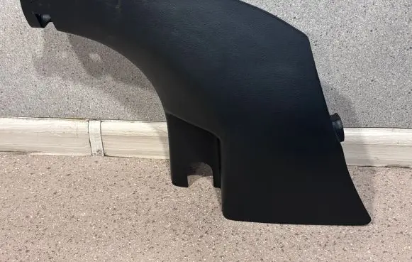 Foot area side trim