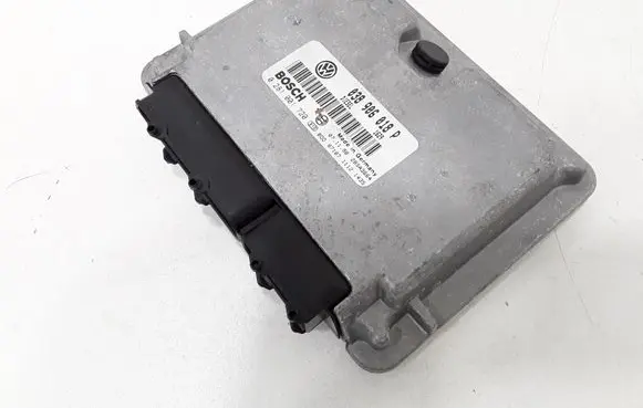 Volkswagen PASSAT B5 Engine control unit/module 038906018P 0281001720