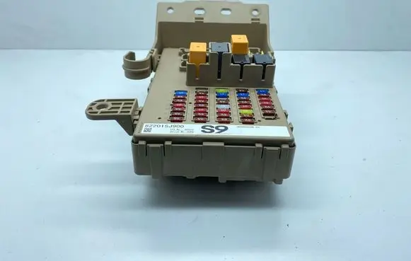 Subaru Forester SK Fuse module 82201SJ900