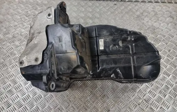 Audi Q7 4M AdBlue liquid reservoir 4M0131878 4M0131969N