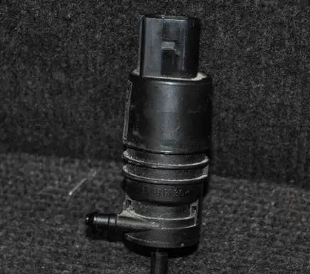 BMW X1 E84 Windscreen/windshield washer pump 7302589
