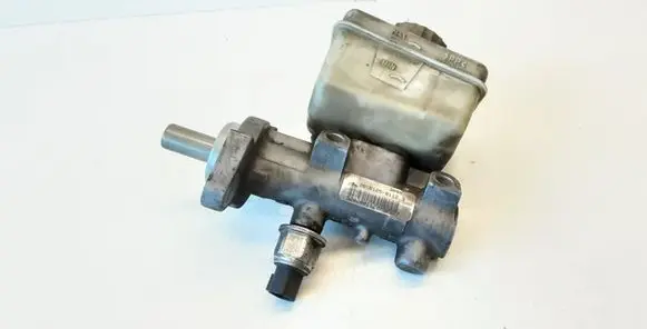 Master brake cylinder