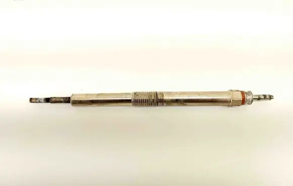 Toyota Auris E180 Spark plug 1985033020