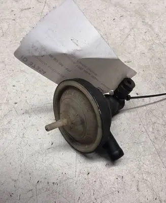 Audi 80 90 B3 Valve vacuum 035133517