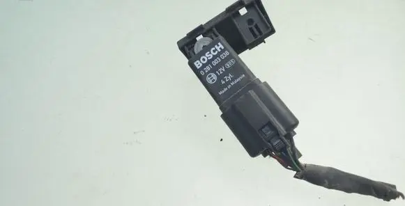 Volkswagen PASSAT B6 Glow plug pre-heat relay 0281003038 038907281D