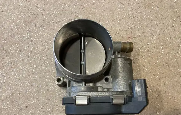 BMW M4 F82 F83 Throttle valve 7597871